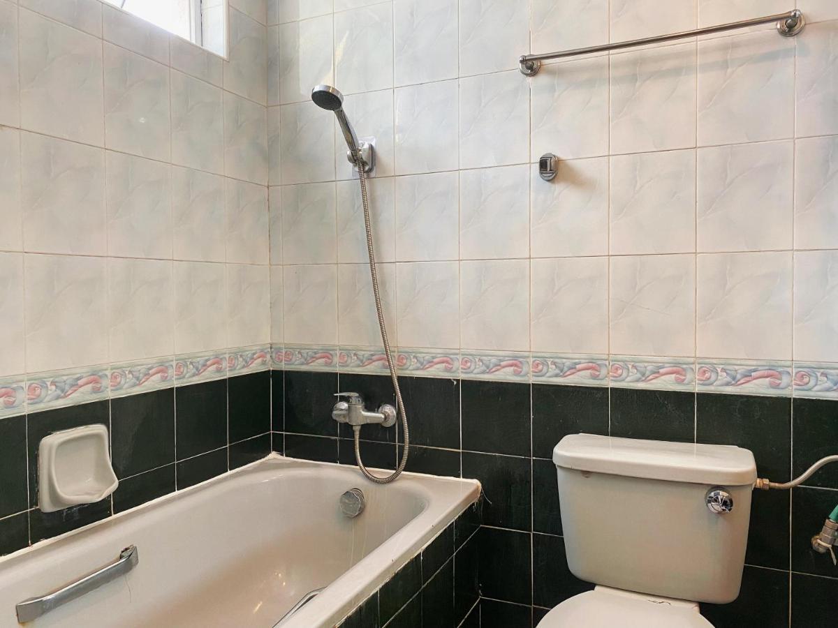Standard 6-Bed Room,1365992201:JPEG